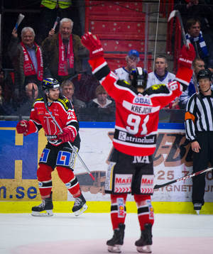 Örebros Martin Johansson gör 1-1 och jublar med Daniel