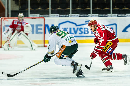 Färjestads Toni Rajala och Modos Emil Djuse