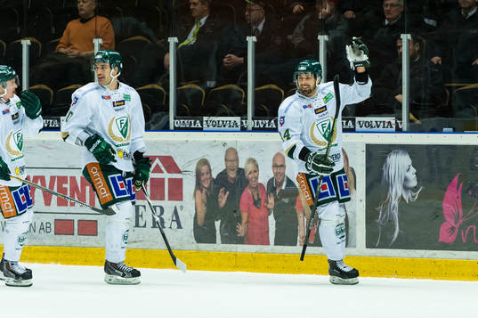 Färjestads Jesper Jensen gör mål