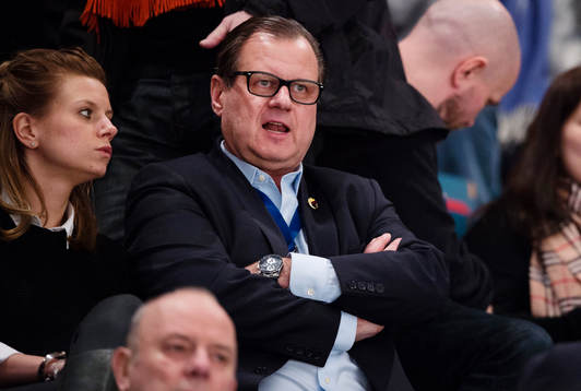 Djurgårdens ordförande Karel Lehiste på läktaren