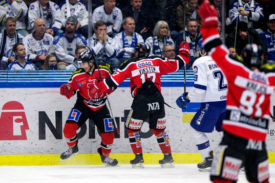 Örebros Martin Johansson jublar