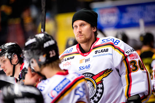 Luleås målvakt Niko Hovinen deppar