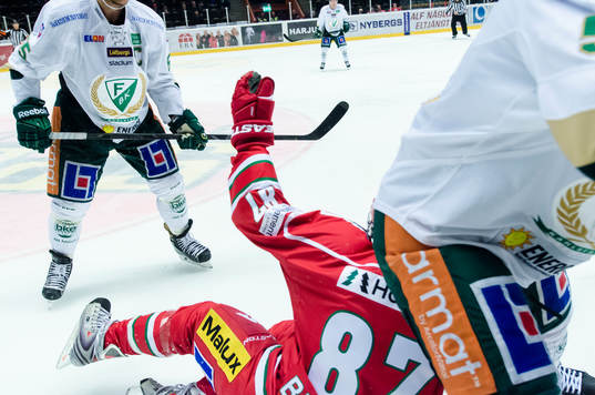 Modos Donald Brashear och Färjestads Ole-Kristian