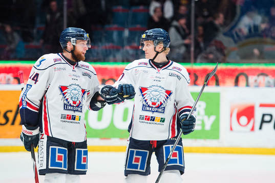 Linköpings Jonas Junland och Oscar Sundh jublar