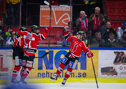 Örebros Martin Johansson gör 1-1 och jublar med Daniel