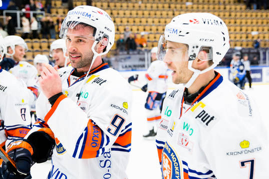 Växjös Josh Hennessy och Jeff Tambellini glada