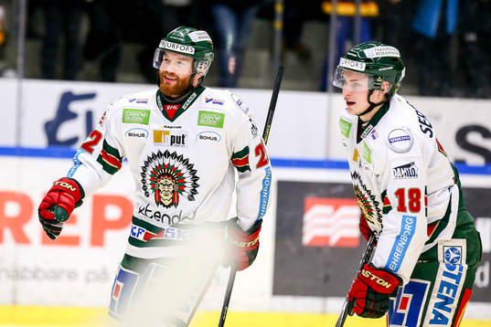 Frölundas Robin Figren  och Anton Blidh  jublar