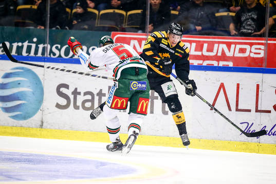 Frölundas Christian Bäckman blev tacklad av Skellefteås