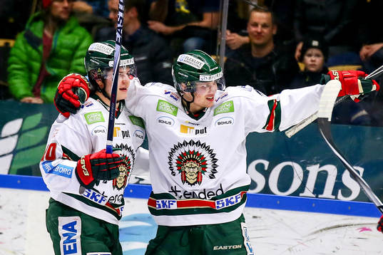 Frölundas Max Görtz och Mattias Janmark jublar