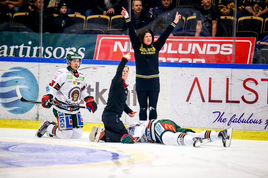Frölundas Christian Bäckman blev tacklad av Skellefteås