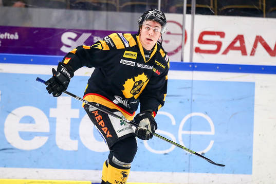 Skellefteås Pär Lindholm tacklade Frölundas Christian