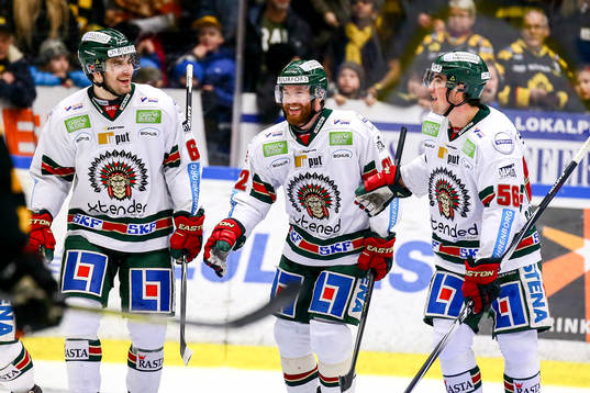 Frölundas Robin Figren  och Erik Gustafsson jublar