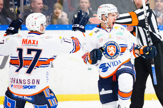 Växjös Alexander Johansson och Jeff Tambellini jublar