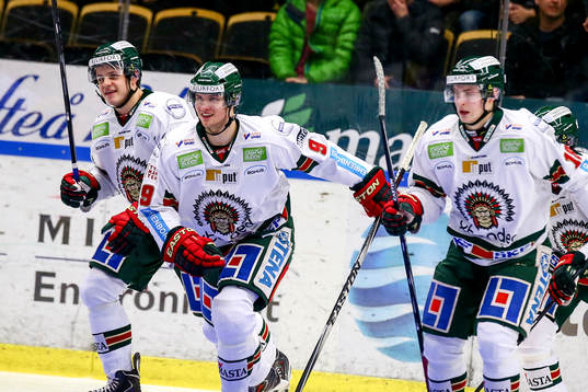Frölundas Max Görtz och Mattias Janmark jublar