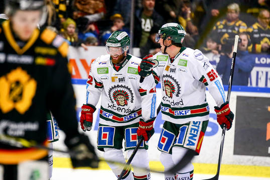 Frölundas Robin Figren  och Erik Gustafsson jublar
