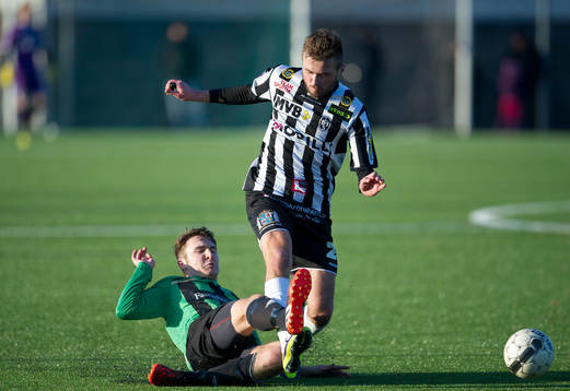 Landskronas Alem Plakalo glidtacklas av Högaborgs Jacob