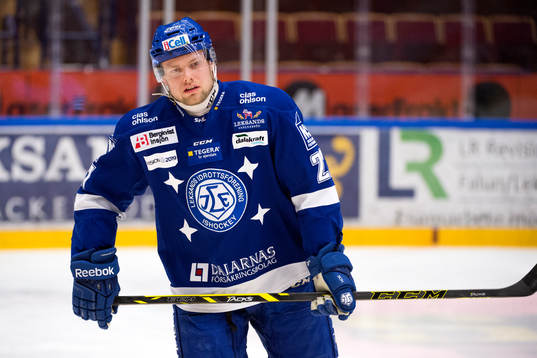 Leksands Viktor Mårtensson deppar före ishockeymatchen i