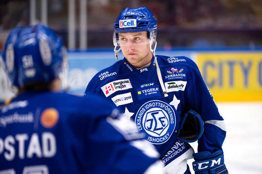 Leksands Linus Hultström deppar före ishockeymatchen i