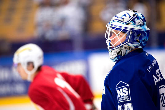 Leksands målvakt Oscar Alsenfelt deppar före