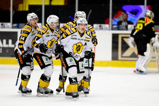 Skellefteås Adam Pettersson jublar
