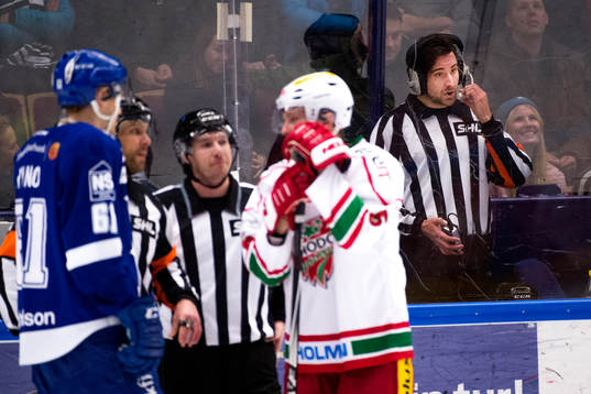 Domaren Mikael Sjöqvist ringer på kvitteringsmål för