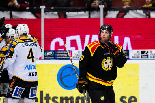 Brynäs Niclas Andersén ser deppig ut