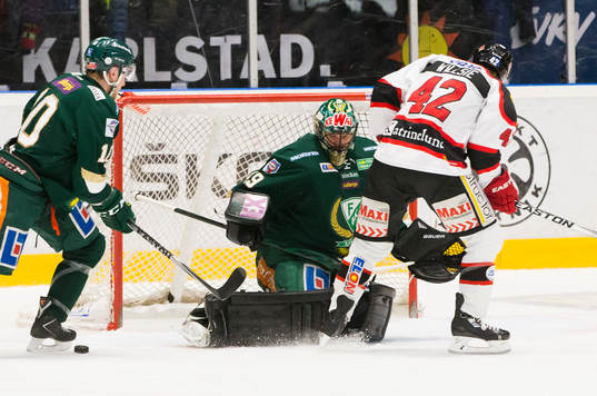 Färjestads Shawn Lalonde och målvakt Justin Pogge samt