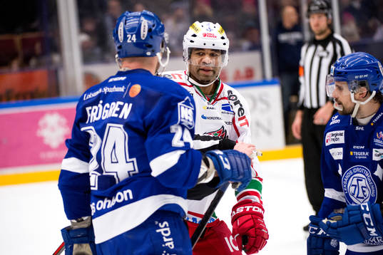 Modos Donald Brashear bråkar med Leksands Jonas Frögren