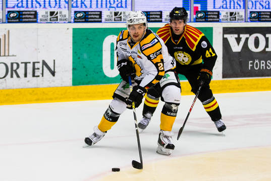 Skellefteås Axel Holmström och Brynäs Greg Scott