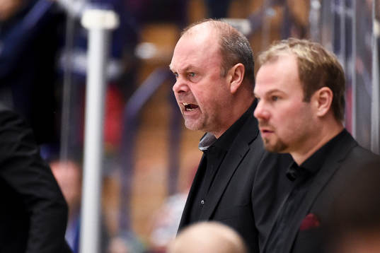 Modos tränare Per-Erik Johnsson är arg