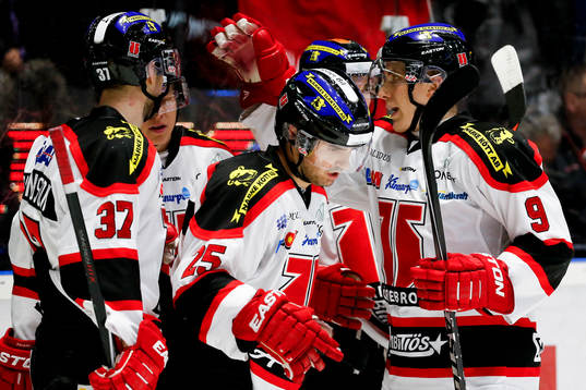 Örebros spelare jublar