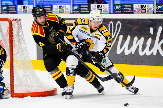 Brynäs Daniel Brodin ligger steget