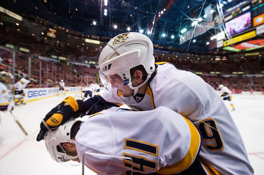 Nashvilles Taylor Beck och Filip Forsberg skojar med