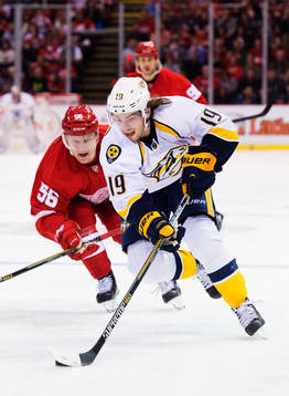 Detroits Teemu Pulkkinen utmanas av Nashvilles Calle