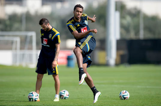Sveriges Isaac Kiese Thelin och Mikael Ishak