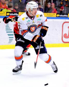 Växjös Teemu Laakso med pucken