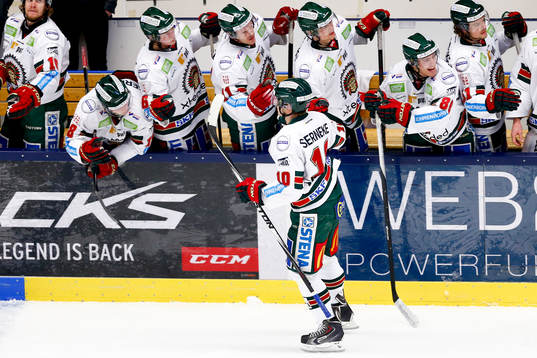 Frölundas Mattias Janmark jublar med båset