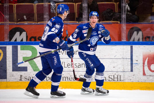 Leksands Fredrik Händemark och Tobias Forsberg jublar