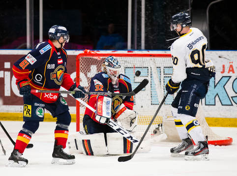Djurgårdens målvakt Mikael Tellqvist med en räddning