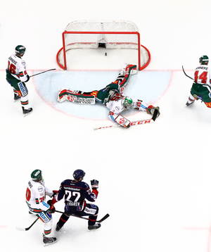 Mål 2-2 av Linköpings Broc Little förbi liggande