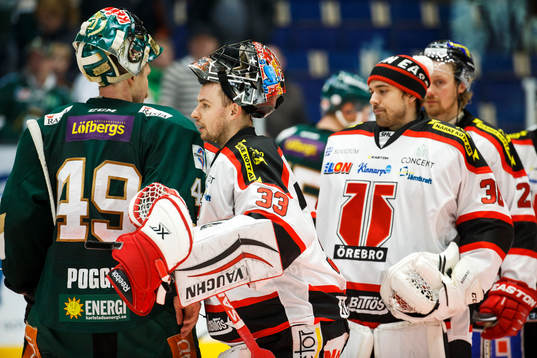 Färjestads målvakt Justin Pogge och Örebros målvakt