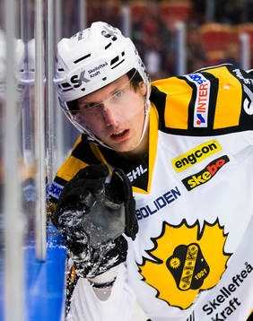 Skellefteås Oskar Sundqvist blir tvungen att ta sig in i