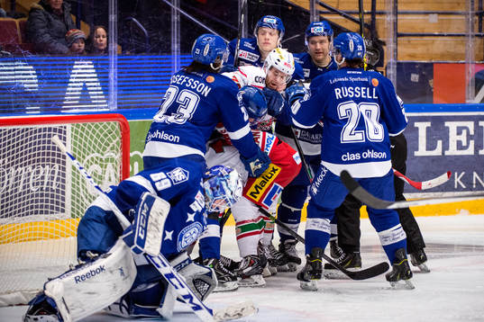 Stökigt mellan Leksandsspelare och Modosspelare