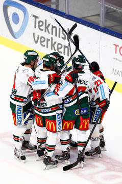 Frölundas spelare jublar
