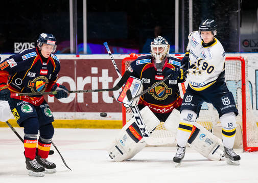 Djurgårdens målvakt Mikael Tellqvist ser fokuserad på