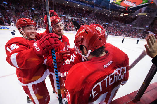 Detroits Gustav Nyquist och Brendan Smith jublar med Henrik