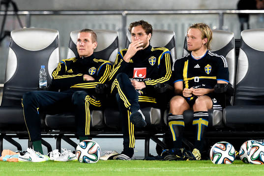 Sveriges målvakt Robin Olsen, Johan Elmander och Nicklas