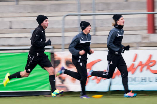 Malmö FFs Erdal Rakip och Pawel Cibicki springer med