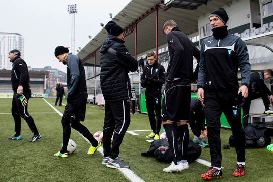 Malmö FFs Markus Rosenberg (th)