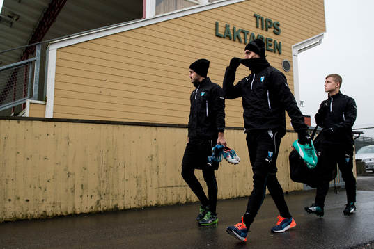 Malmö FFs målvakt Zlatan Azinovic, Agon Mehmeti och Erik